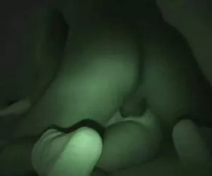 Viki strisce e tocca la figa pelosa