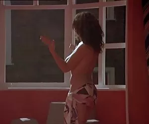 donna anziana scopata sul divano