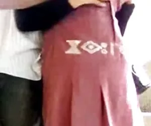 Janet m. cazzo nella stiva di carico veicoli da campeggio