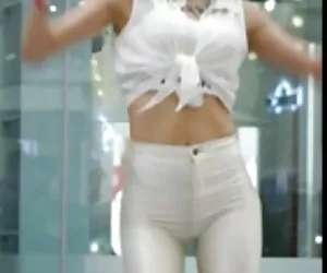 Papà meraviglioso allattamento al seno il bambino un buon cazzo