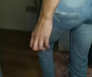 Ebony babe generazione di Tilly si siede su e giù sul cazzo di