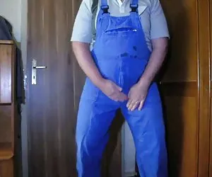 Kylie si masturba e gioca con i suoi grandi falso tette!