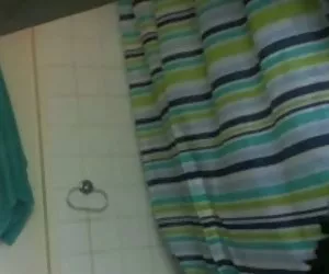 Calda Jess nel suo giallo raso mutandine