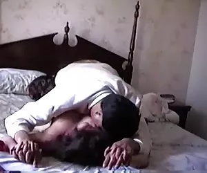 Procace pornostar Angelina Castro gioca con grande dildo nella figa