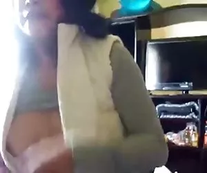 Shelby Belle prende in entrambi i buchi