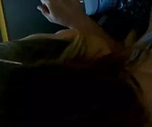 reid Riley è un sexy petite e succhiare cazzo.