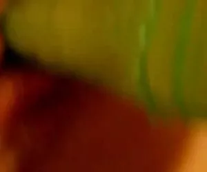 bionda ama dando handjobs