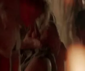 Chanel preston come lara croft in raider della tomba