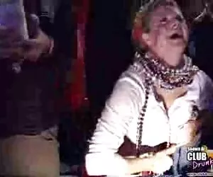 milf amatoriale tettona succhia e scopa con sborra sul suo corpo caldo