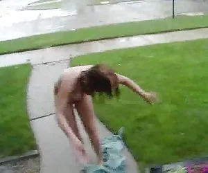 fidanzata amatoriale tettona succhia e scopa all'aperto