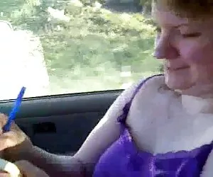 ragazza bruna fa pompino caldo