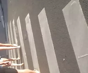 calda bionda succhia enorme gallo nero con unghie lunghe.