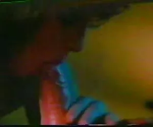 ragazza asiatica prende sborra in bocca senza mani