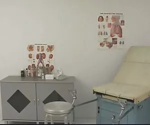 sexy ragazza con gli occhi azzurri vi vuole unirsi a lei nella sua camera da letto