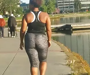 mendicare per un grande gallo come un buon vecchio ragazzo sissy