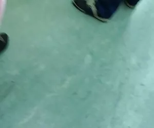 Pigtailed giovane alice tettona scopa un dildo