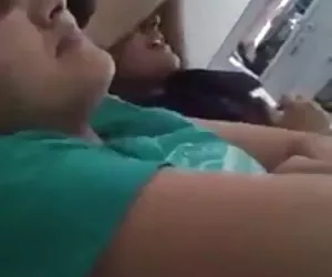 bruna mozzafiato ottiene il suo asino caldo leccato