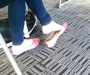 shoeplay teenager asiatiche amatoriali piedi penzoloni rosa appartamenti parte 2