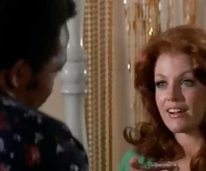 Babe in lucido rosso lucido e top in pvc nero mini gonna