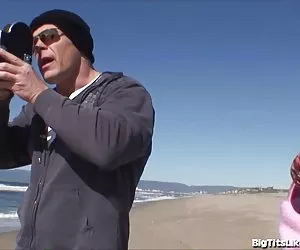 seno prosperoso servizio fotografico si trasforma in sesso hardcore