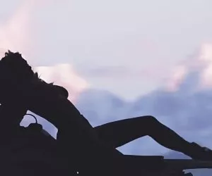 edica bambina pelosa si masturba mentre nel suo armadio