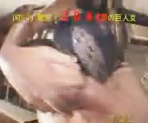 ragazza giapponese si masturba in bagno