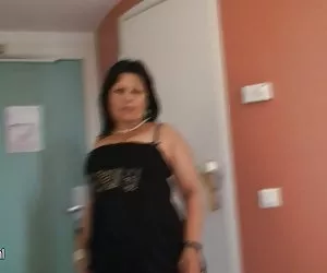 Redhead teen soffia il suo insegnante