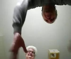 Angelina Valentine viene spruzzato con cum