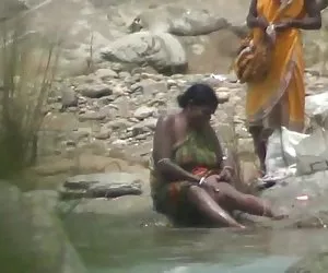 La scena con Samantha Saint sul suo nero kit luce