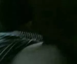 Maya colline tira le sue mutandine di lato e scopata