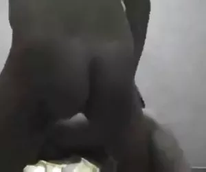 Horny slut ottiene aiuto