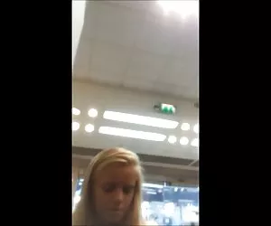 Chloe Dior party a bordo piscina