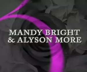 Splendidi modelli prende in giro e scopa il suo cliente