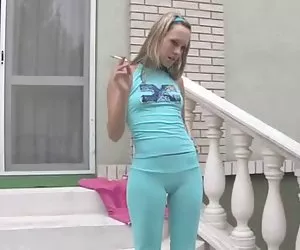 Troia ragazza scopa licenza