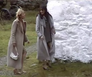 Bruna hottie ama dare masturbarsi