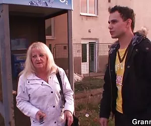 Lindsay viene scopata da Hank