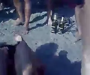 Katia gioca con la sua fidanzata