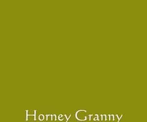 Nocciola college cutie lesbiche