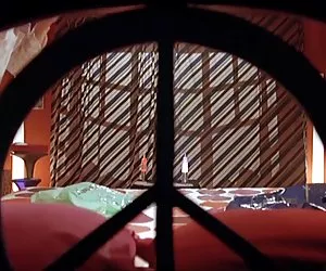 scena di sesso di gruppo lesbiche in piscina!