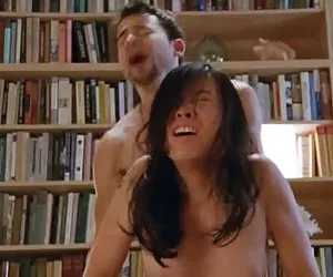 moglie filmata a succhiare il suo toro