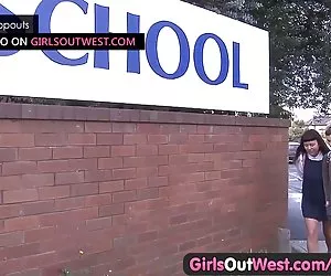 milf sexy con occhiali dressen in lingerie e calze blo