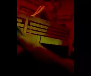 gf teen amatoriale succhia e scopa con il viso girato