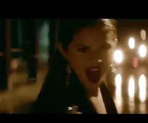 la moglie sta preparando quel gallo nero!