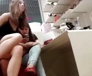 piccola rossa amatoriale che Emma lapidato