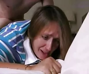 donna del muscolo ottiene il suo clitoride giocato con