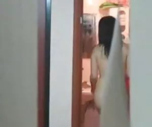 19yo busty pulcino mostra la sua figa di tipo timido