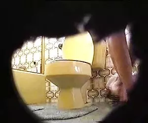 perfetta ragazza della porta accanto che sbattevano se stessa fuori sul mio divano nero