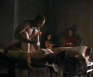 Dana karnevali dita la sua figa fino a lei cums