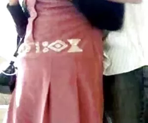 il slut che lei sta gocciolando bagnato