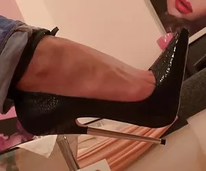 tacco alto 19 cm e signora calda jeans stretti